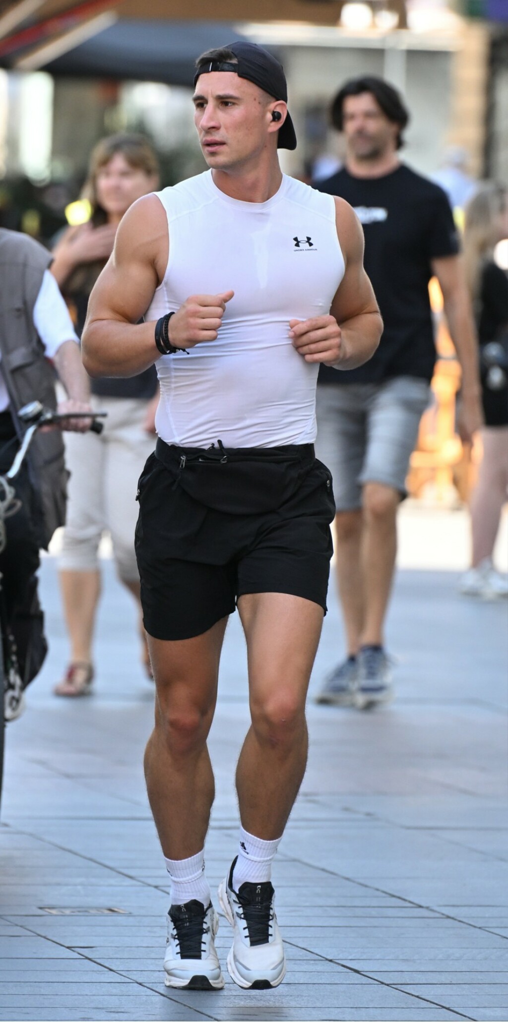 Mišićavi ljepotan sa zagrebačke špice u sportskom street style izdanju