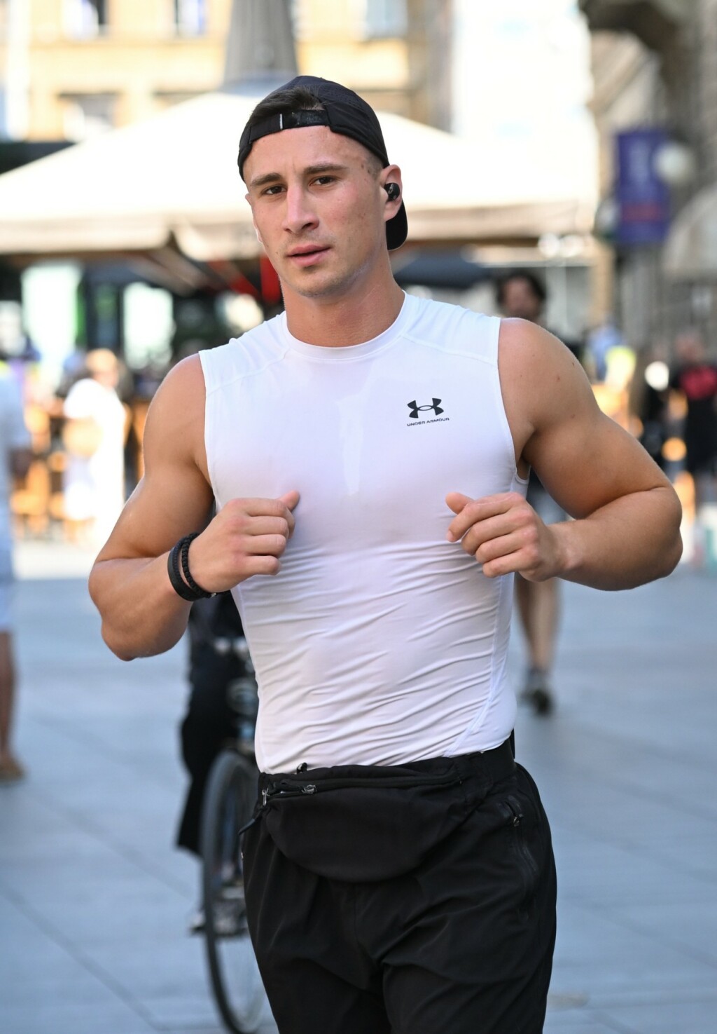 Mišićavi ljepotan sa zagrebačke špice u sportskom street style izdanju