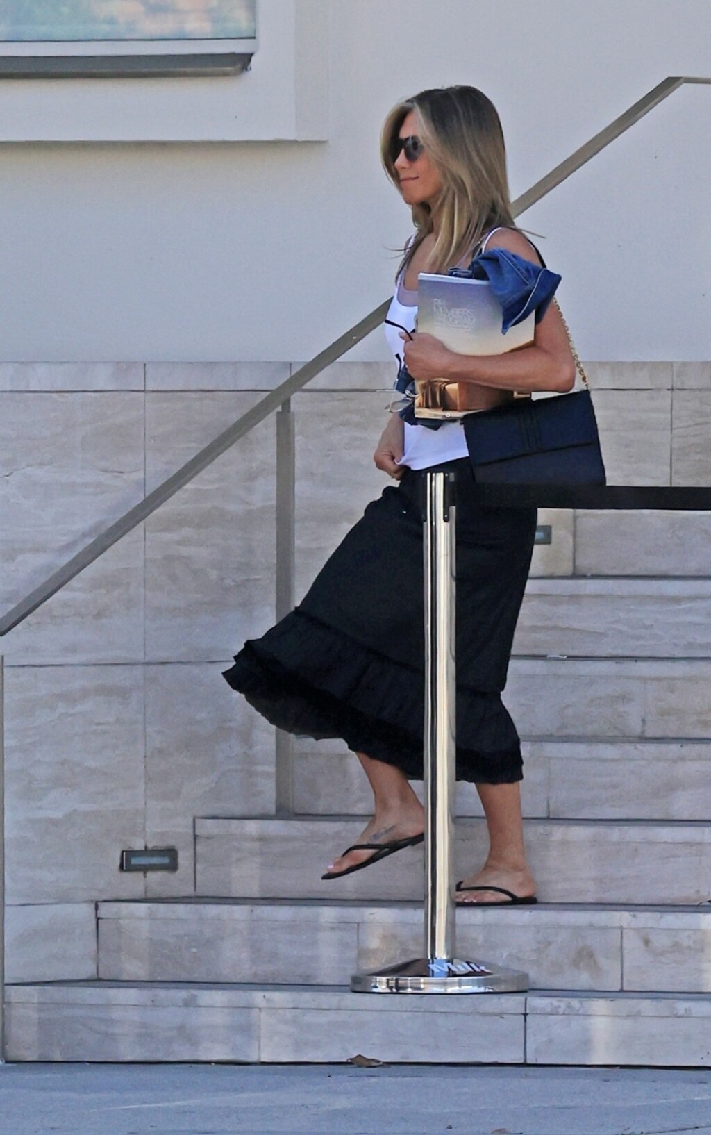 Jennifer Aniston obožava nositi japanke u dnevnim kombinacijama tijekom ljeta - 6