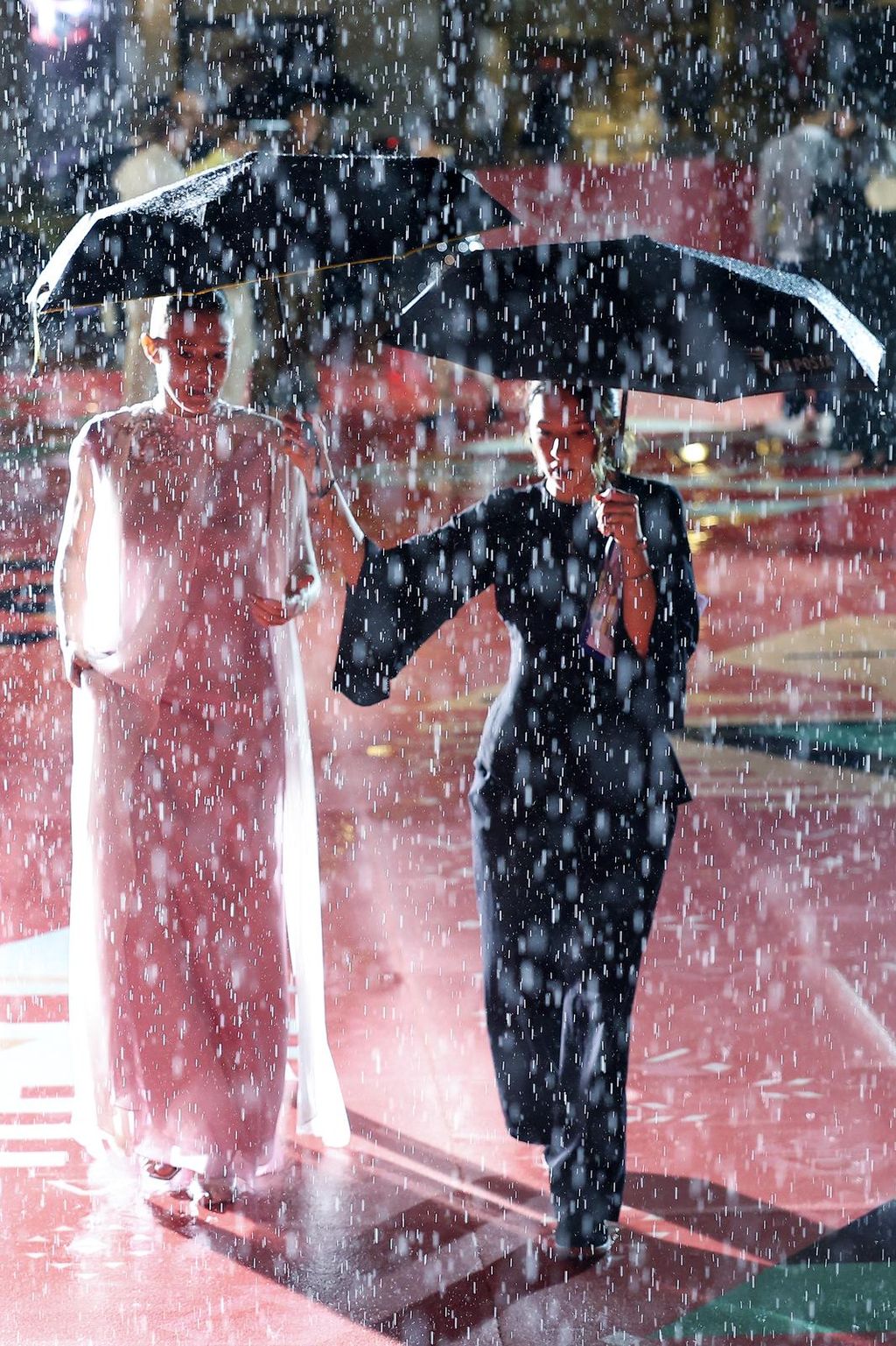 Kišni crveni tepih SSF-a - 8