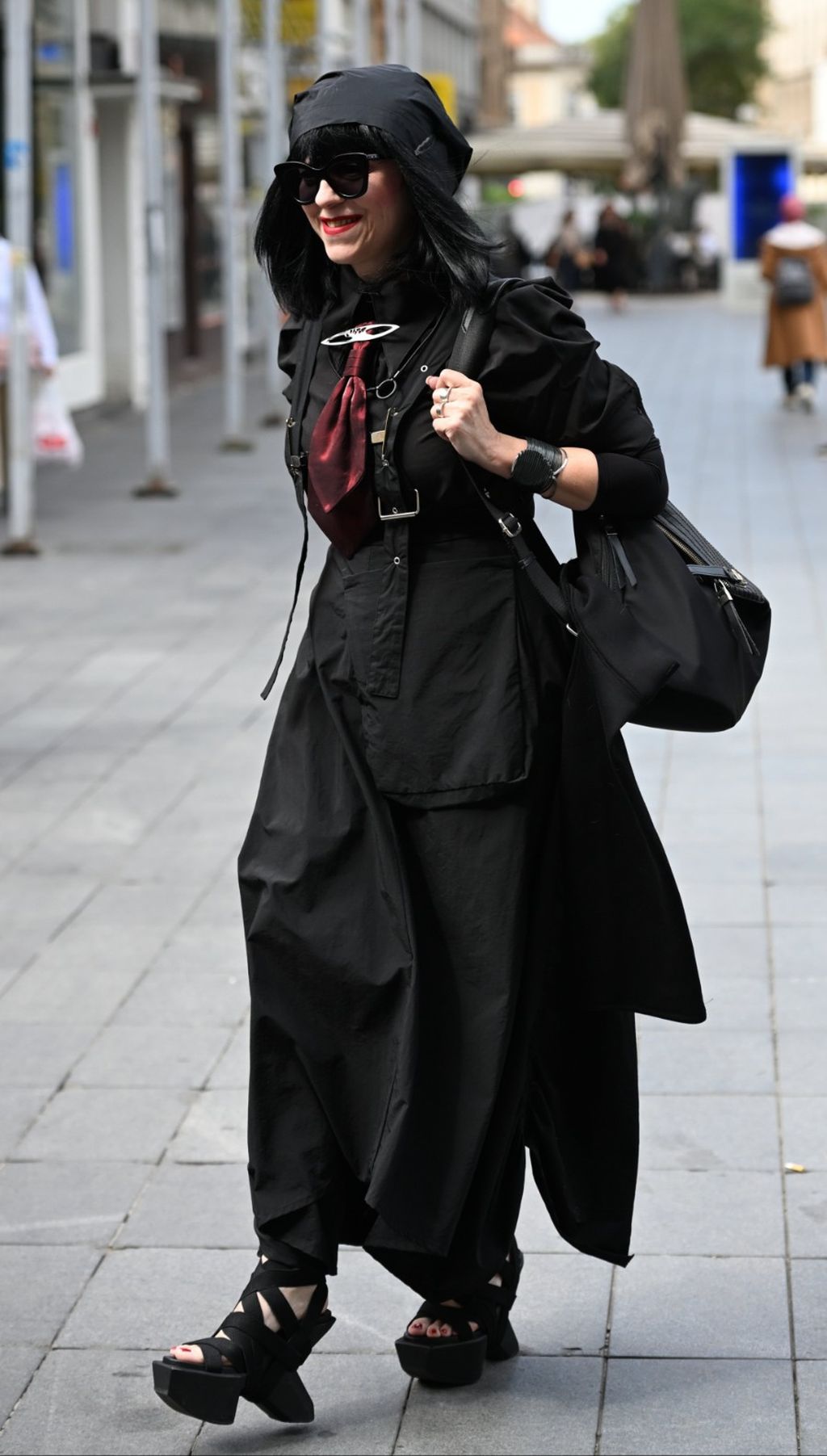 Mirela Holy u sandalama Boulder Bondage brenda United Nude - 1