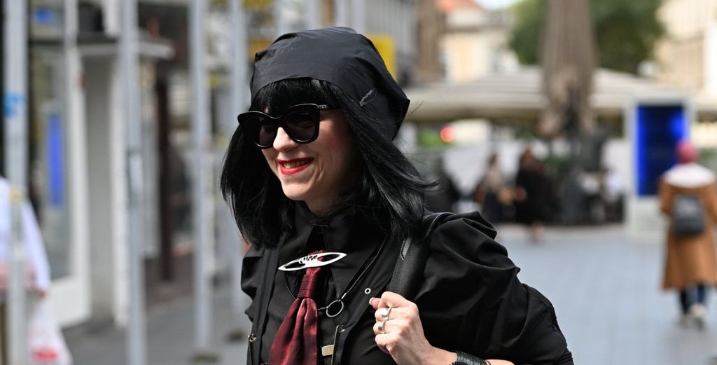 Mirela Holy u sandalama Boulder Bondage brenda United Nude - 2