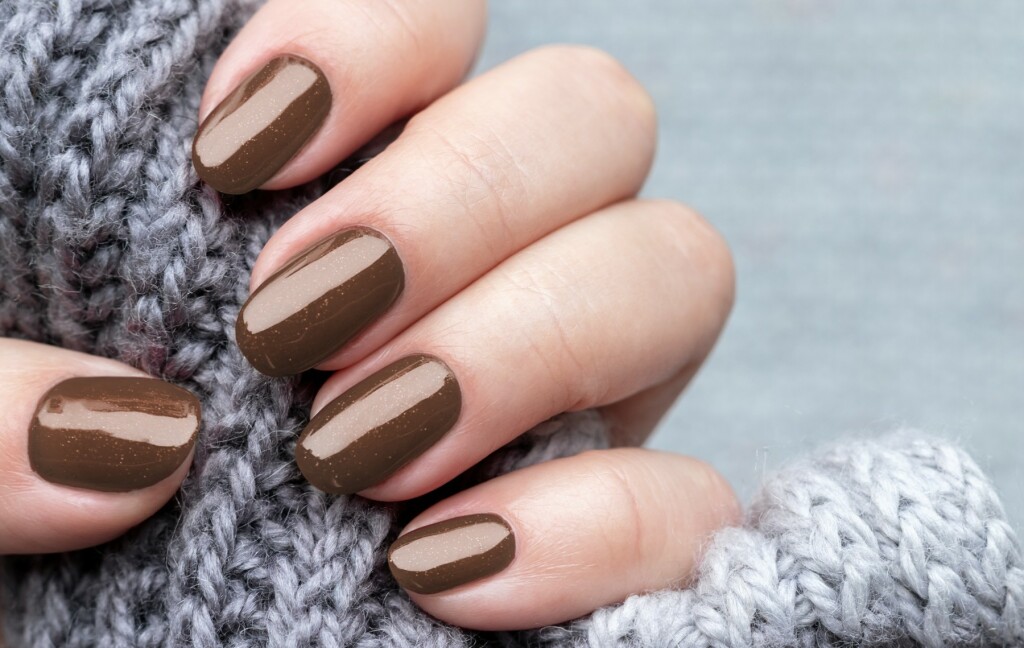 Smeđa manikura