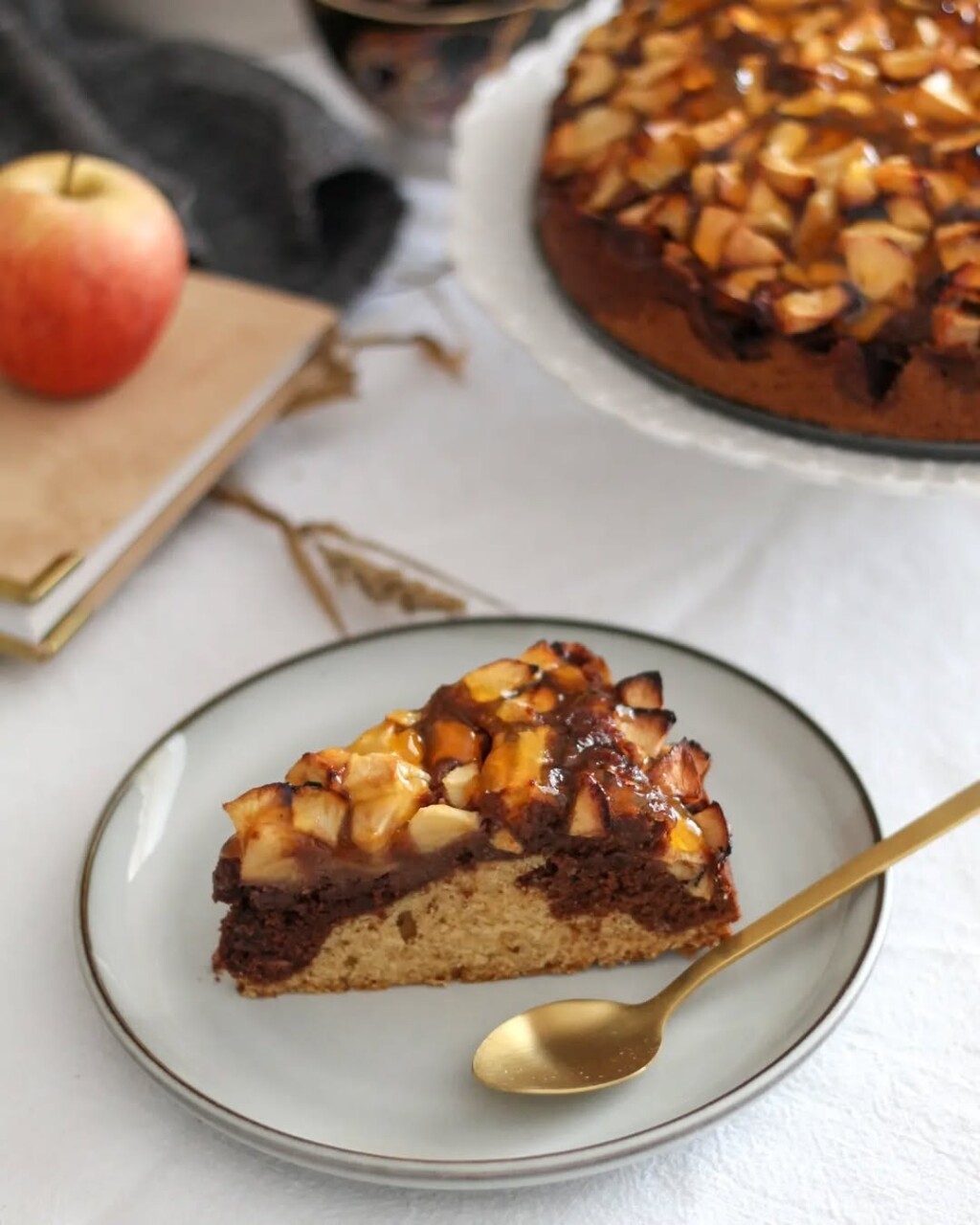 Mramorni kolač s jabukama