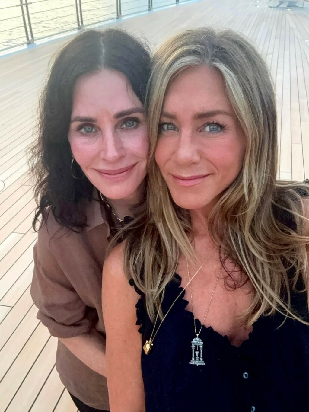 Courteney Cox i Jennifer Aniston 2025. godine