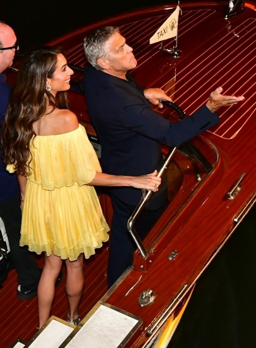 Amal Clooney u Veneciji u žutim kreacijama - 2