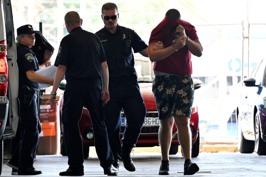 Privođenje osumnjičenih za trgovinu drogom - 17