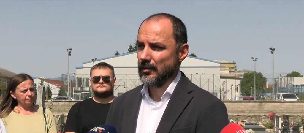 Održana komemoracija za Milana Levara - 5