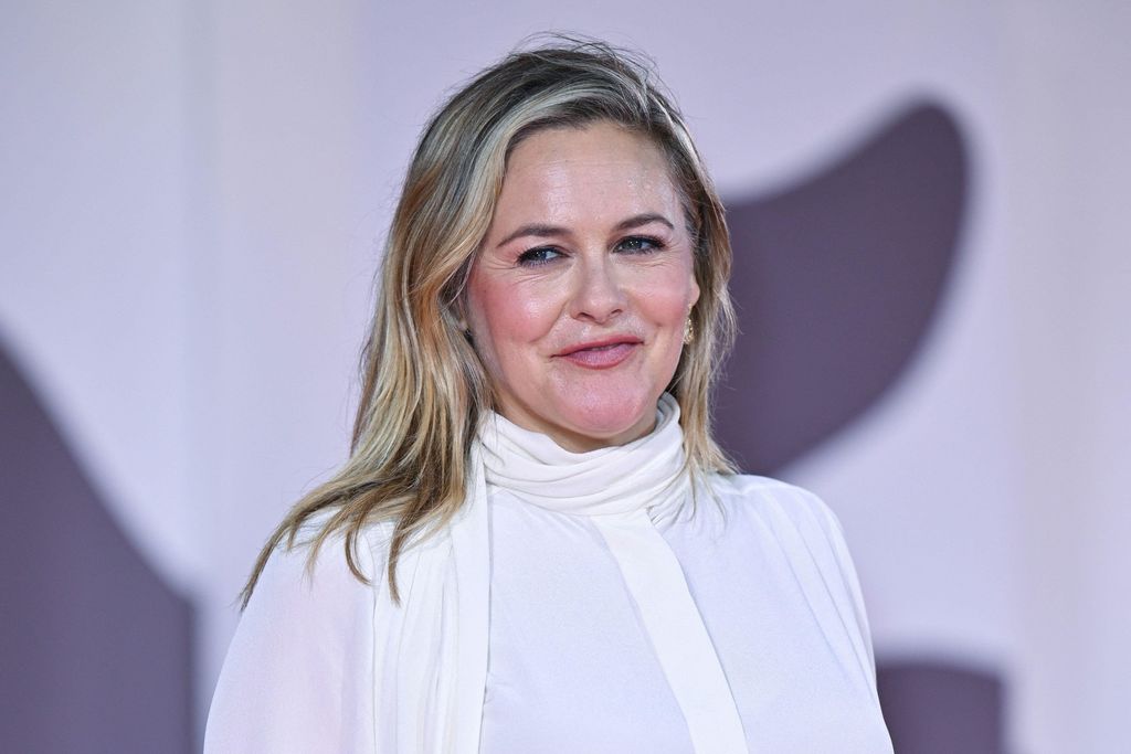 Alicia Silverstone - 3