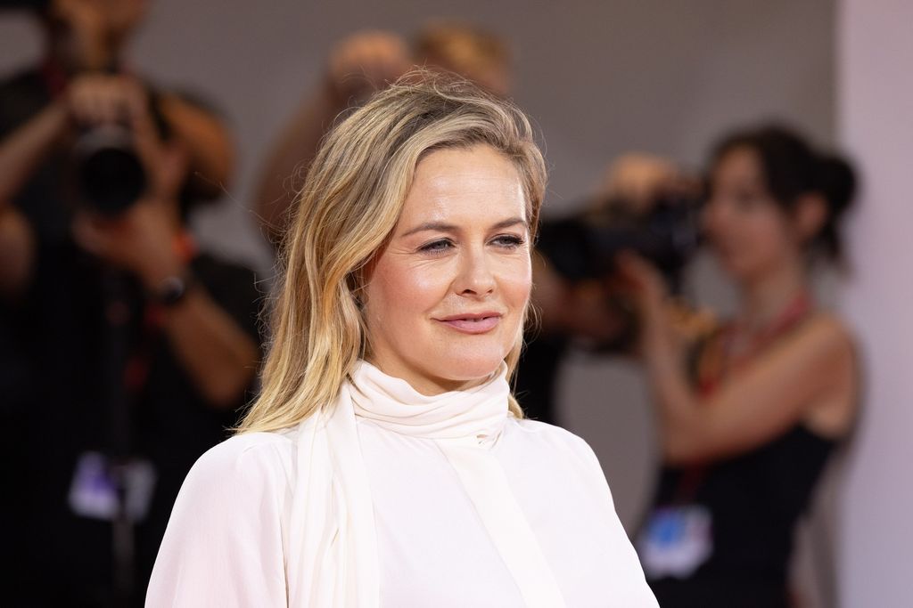 Alicia Silverstone - 5