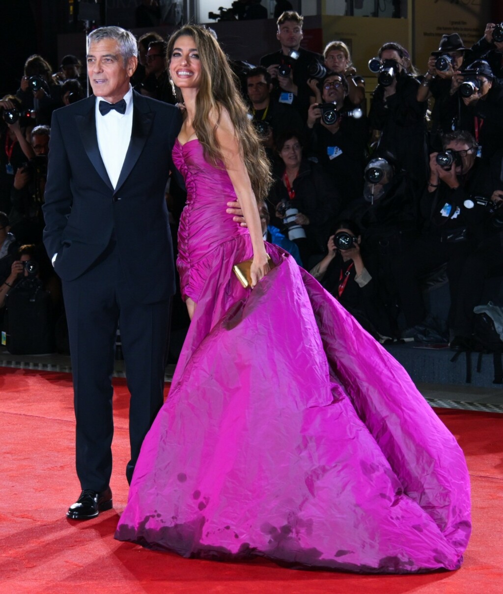 Amal Clooney na crvenom tepihu u Veneciji 2025. - 1