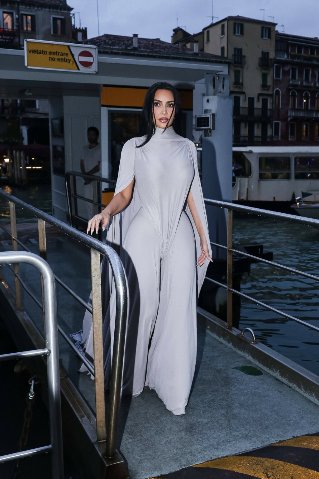 Kim Kardashian u kreaciji modne kuće Maison Margiela