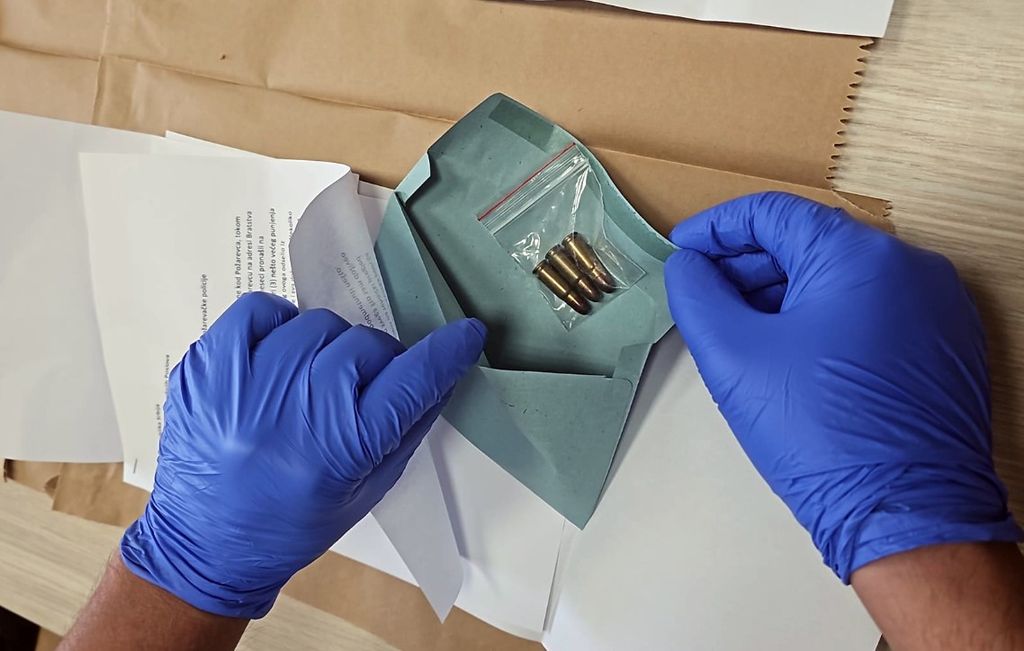 Tri metka stigla u kuverti u Vladu Srbije: Pošiljka naslovljena na Ivicu Dačića