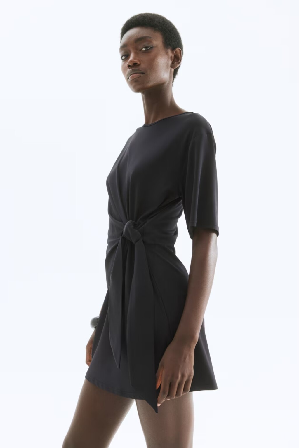 Crne haljine kratkih rukava