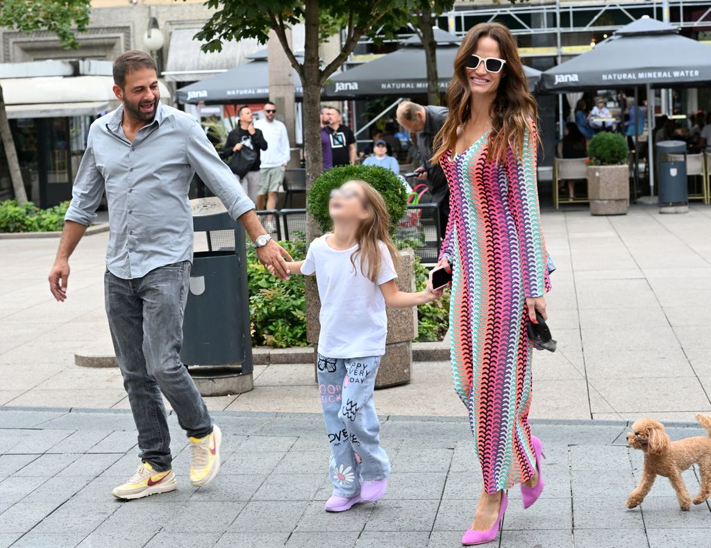 Maja Cvjetković s kćerkicom i partnerom - 1