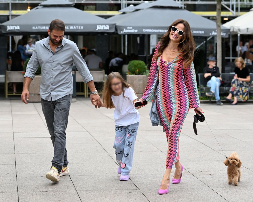 Maja Cvjetković s kćerkicom i partnerom - 3