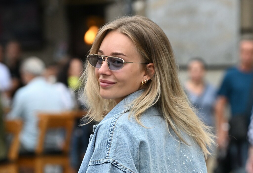 Izdanje sa špice u odličnoj jakni od trapera