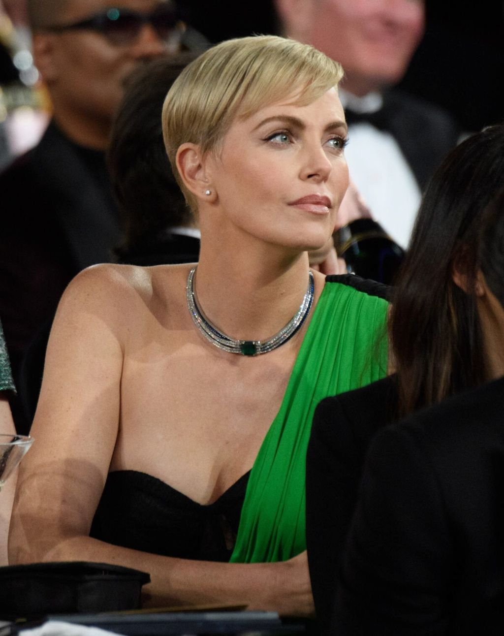 Charlize Theron s kratkom kosom - 14