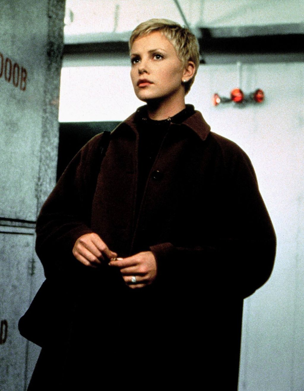 Charlize Theron s pixie frizurom u filmu Astronaut's Wife