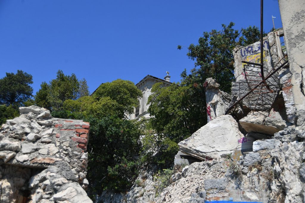 Urušeni balkon na Pećinama - 4