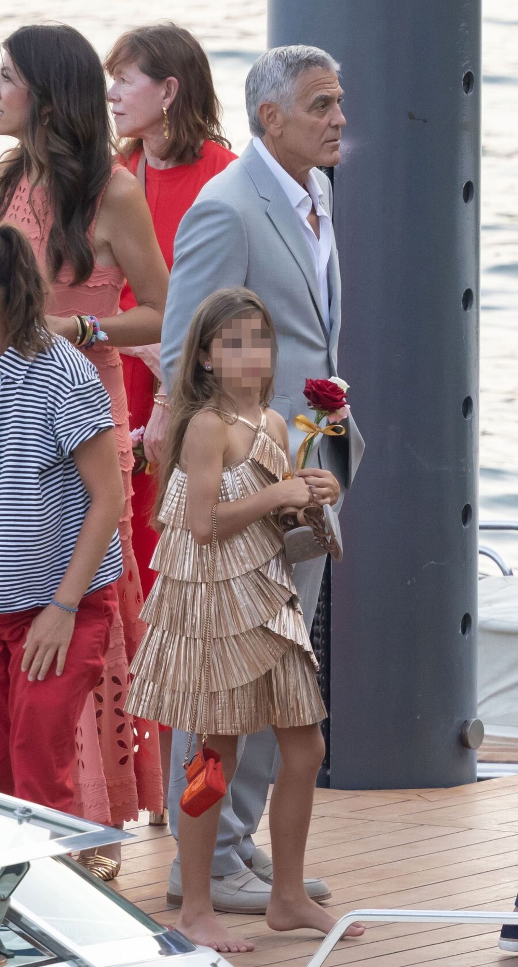 Amal i George Clooney na jezeru Como s djecom - 1