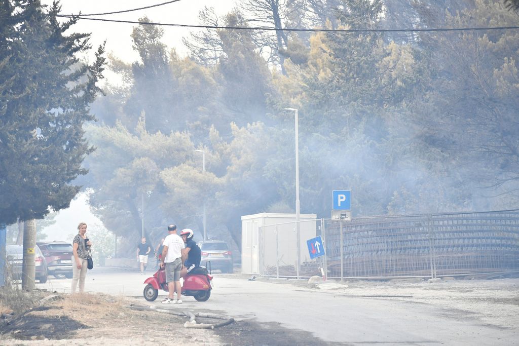 Prizori s požarišta u petak - 15