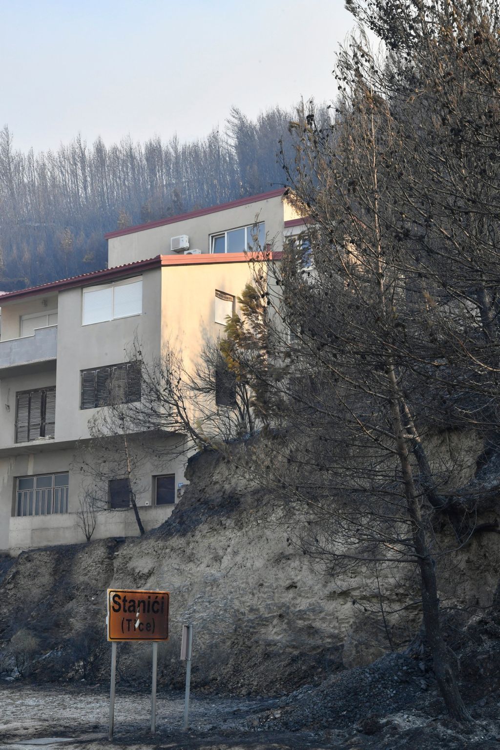 Prizori s požarišta u petak - 5