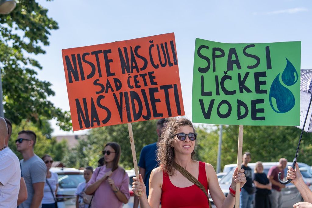 Prosvjednici u Gospiću - 4