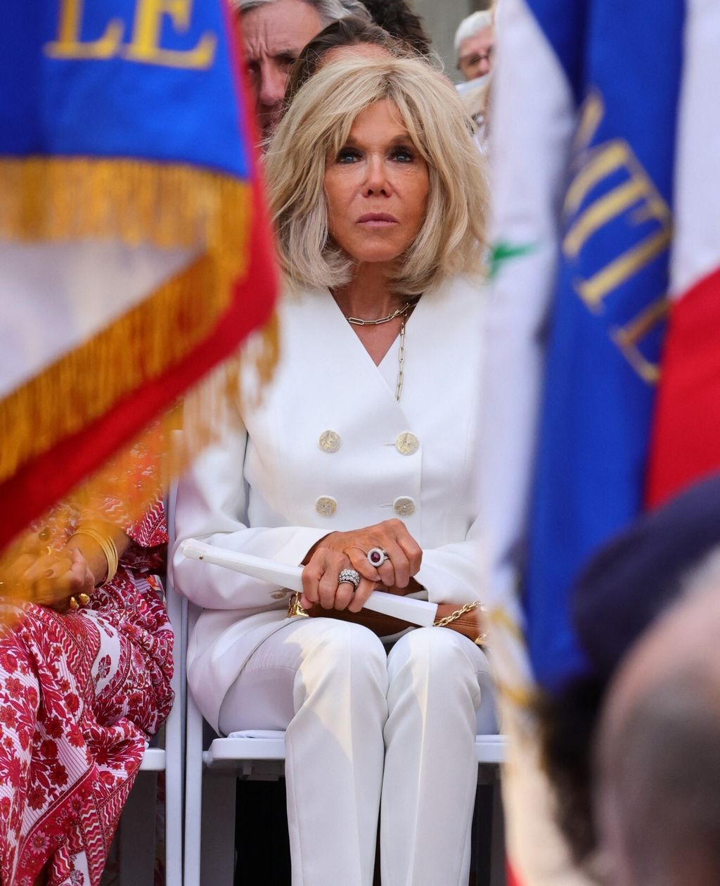 Brigitte Macron u bijelim hlačama i bijelom sakou - 3