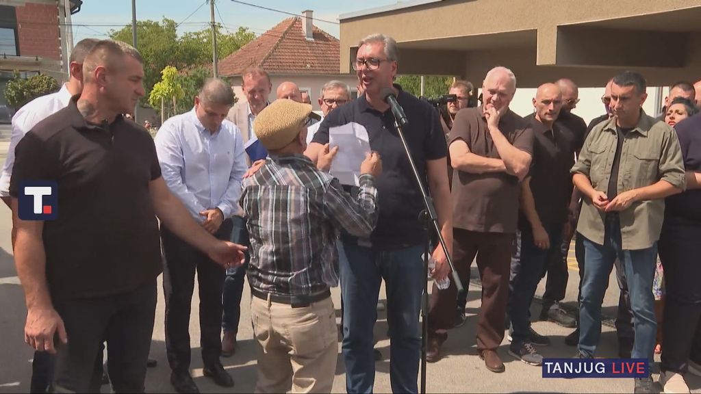 Aleksandar Vučić u društvu građana - 1