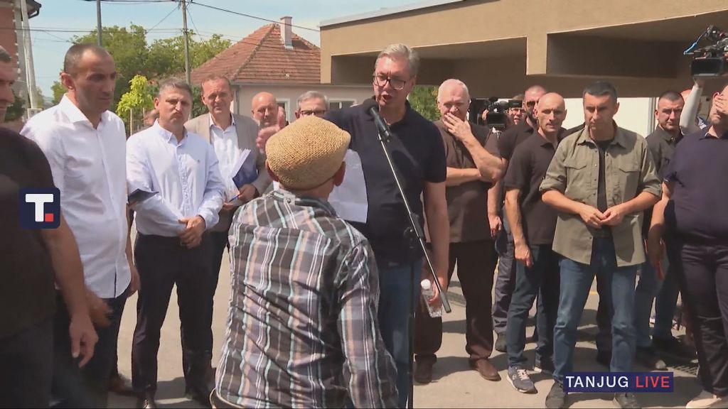 Aleksandar Vučić u društvu građana - 1