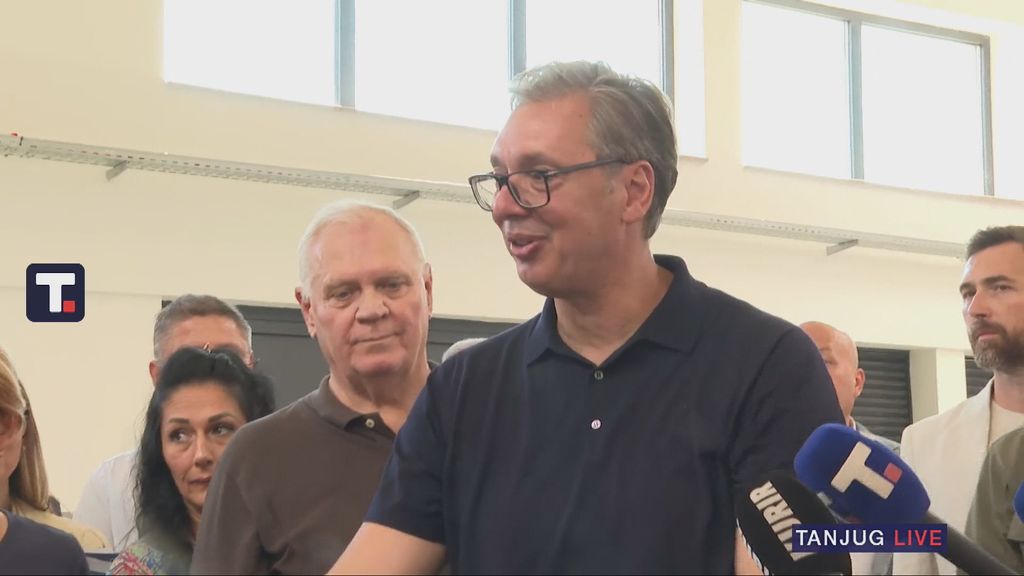 Aleksandar Vučić u društvu građana - 1