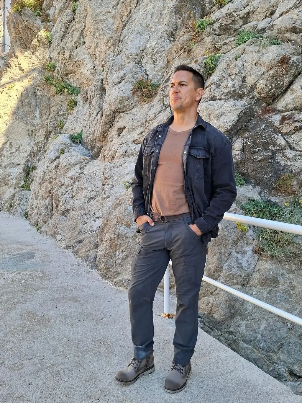 Mario Valentić na setu ''Outer Banksa''