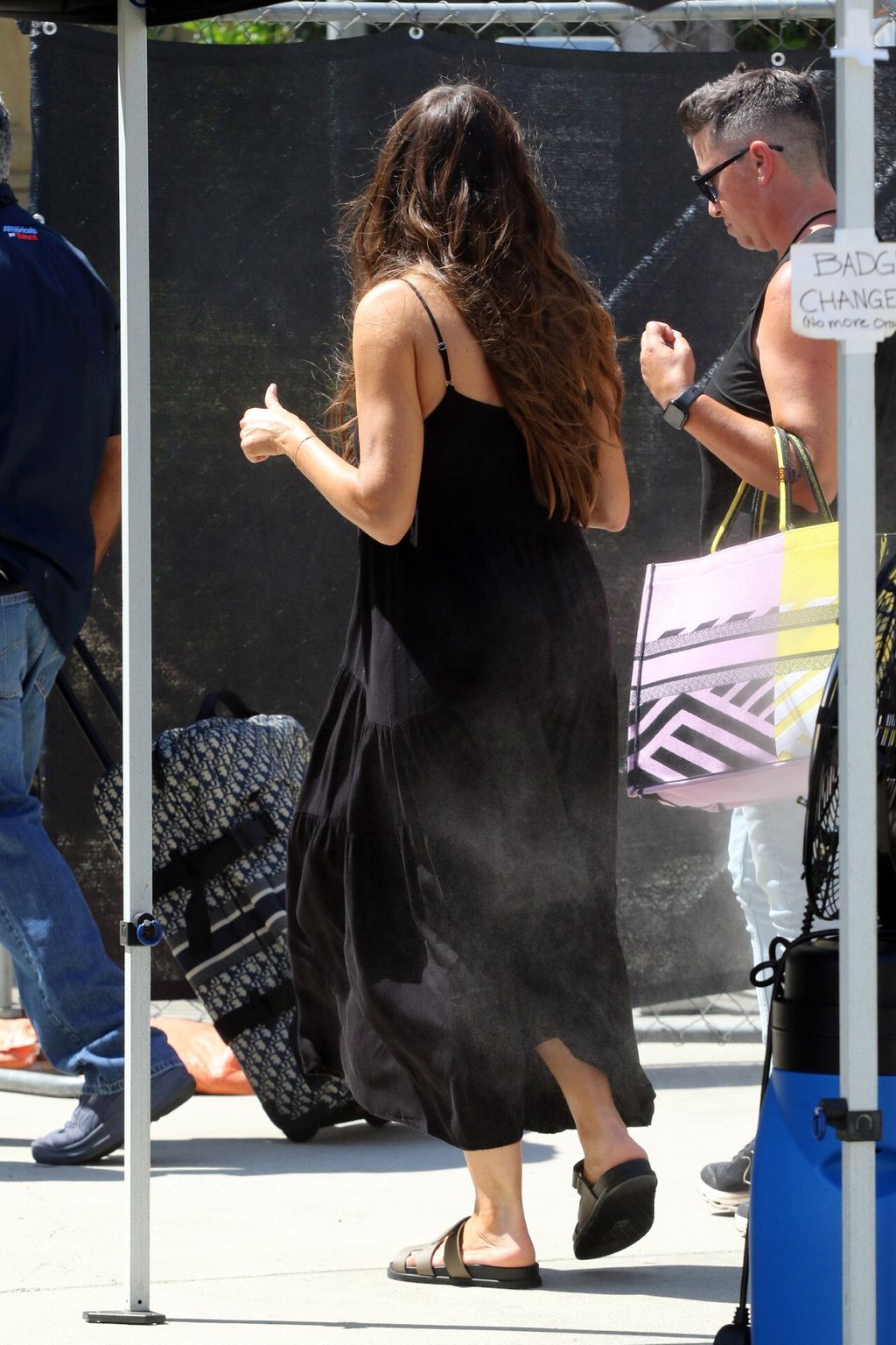 Sofia Vergara u sandalama Chypre modne kuće Hermes