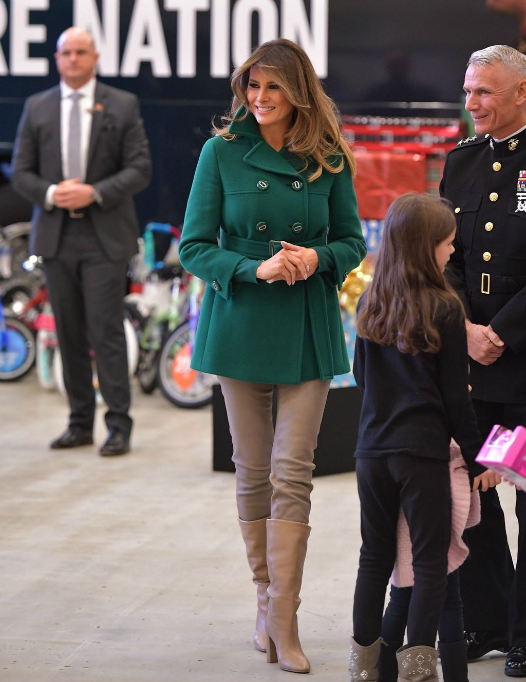 Melania Trum dijelila je poklone mališanima