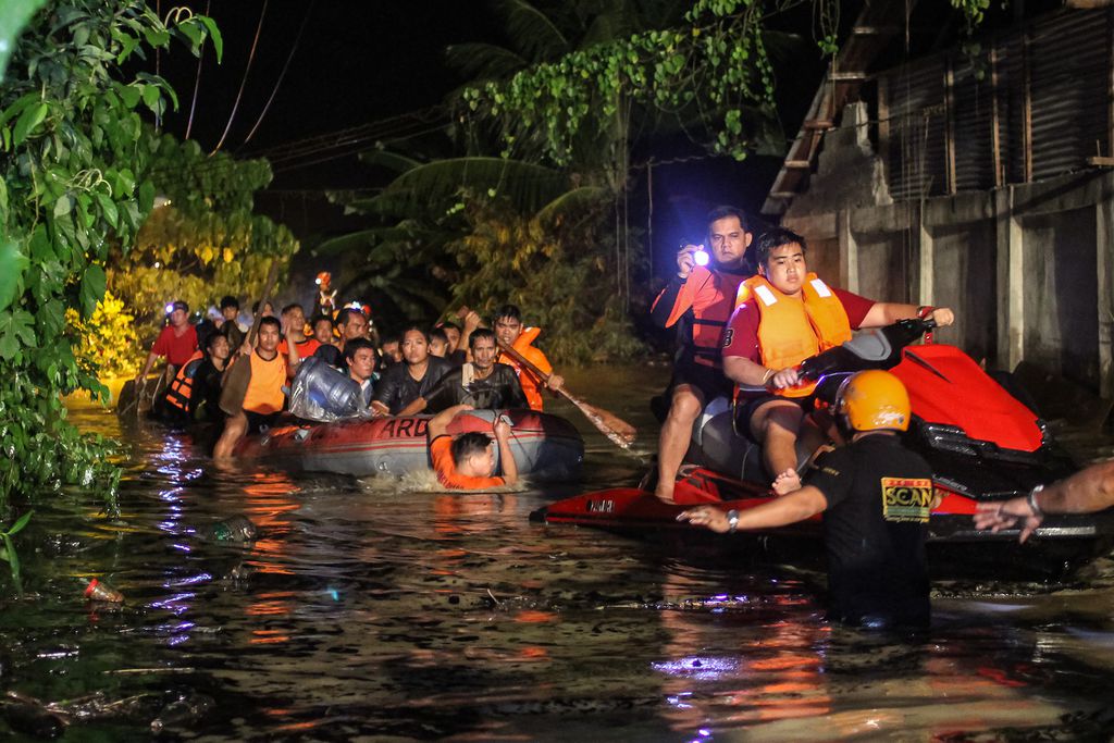 Žrtve tropske oluje na Filipinima (Foto: AFP)