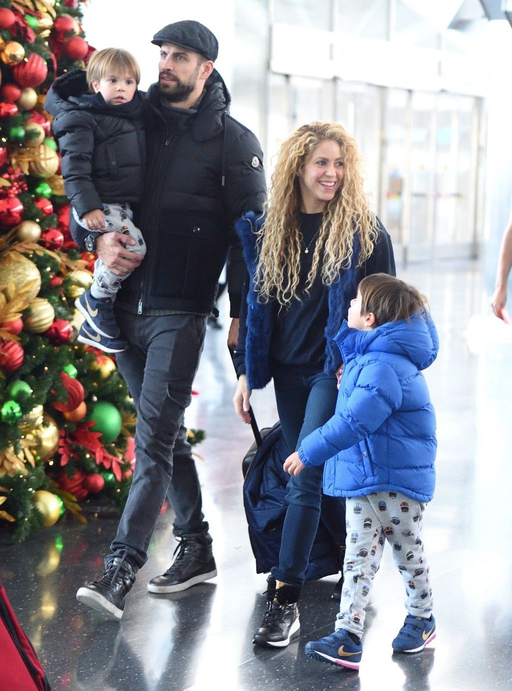 Shakira i Gerard Pique proveli su božićne blagdane u New Yorku sa Milanom i Sashom - 6