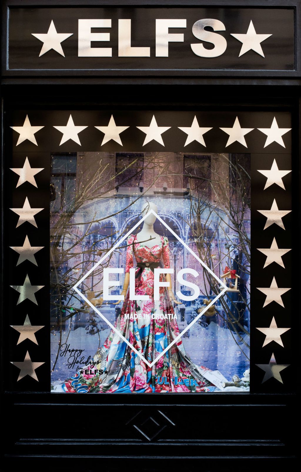 Božićno uređenje izloga dućana modnog dvojca ELFS