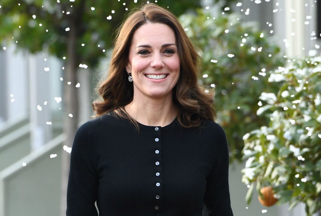 Catherine Middleton u suknji čiji kroj tako dobro laska figuri - 9