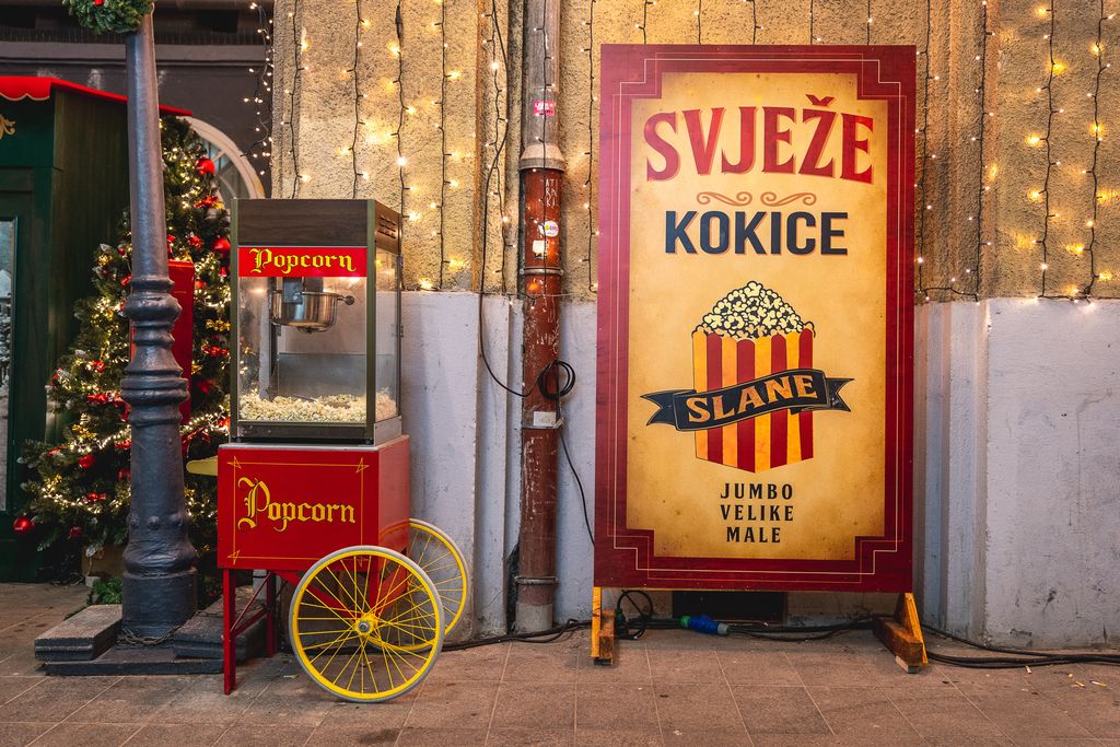 Miškecov prolaz u Zagrebu za Advent je uređen poput starinskog filmskog seta