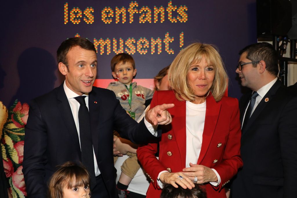 Emmanuel i Brigitte Macron na božićnoj zabavi