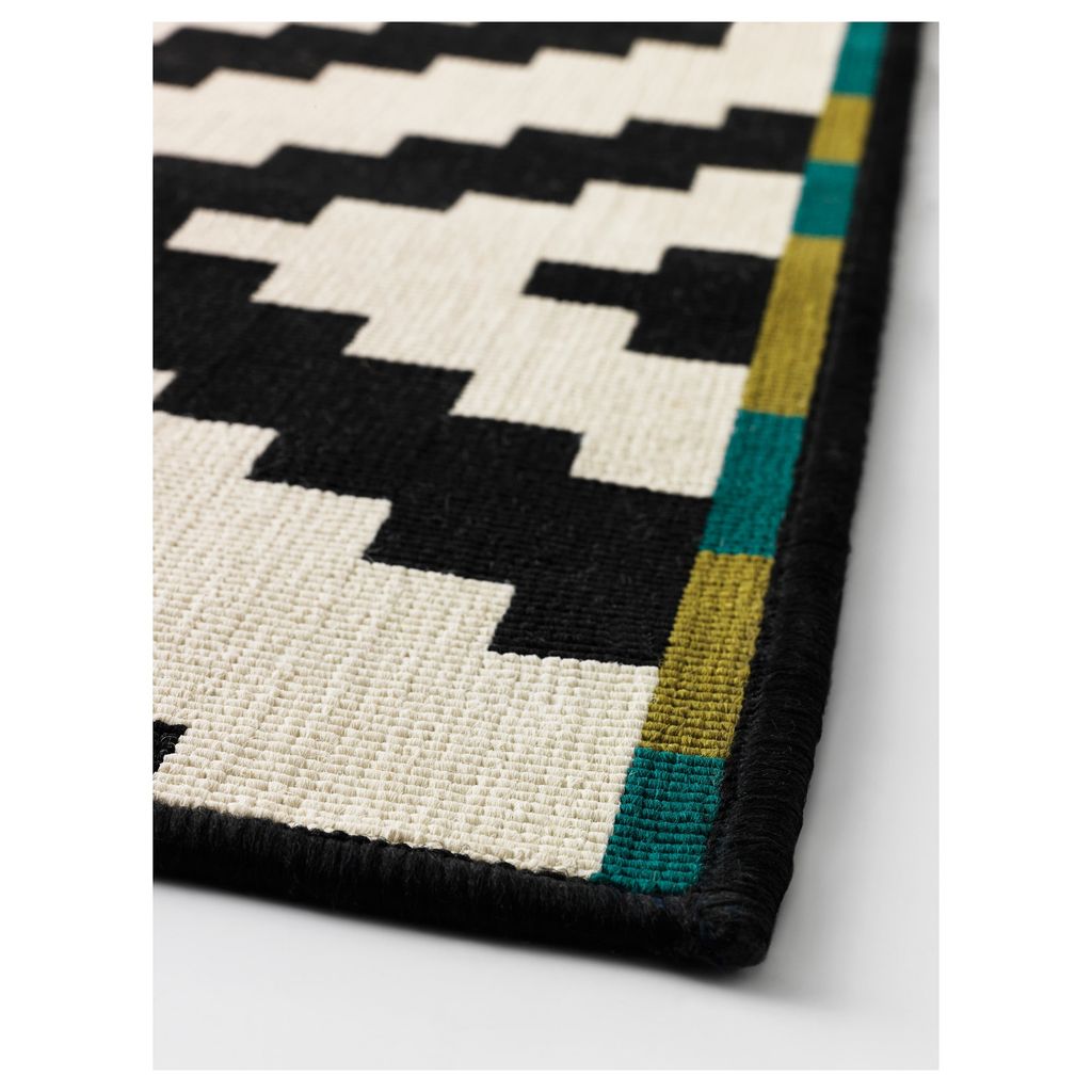 Ovaj tepih jako je karakteran i s njim prostor dobije jednu puninu