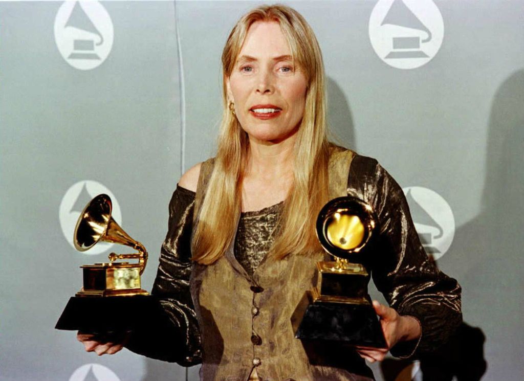 Joni Mitchell na dodjeli nagrada Grammy 1996. godine