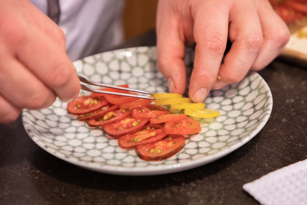 Za carpaccio od rajčica kao vrlo jednostavno jelo važno je koristiti najkvalitetnije i najukusnije rajčice
