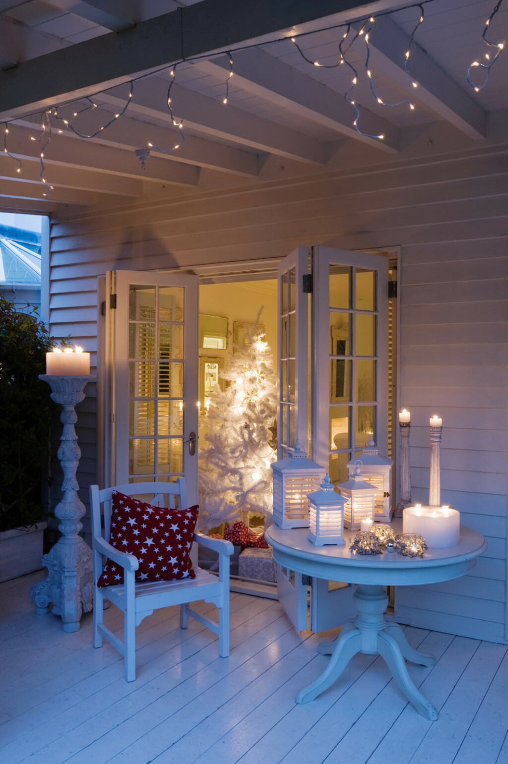 Bijelo božićno drvce za najljepši zimski ugođaj u domu - 5
