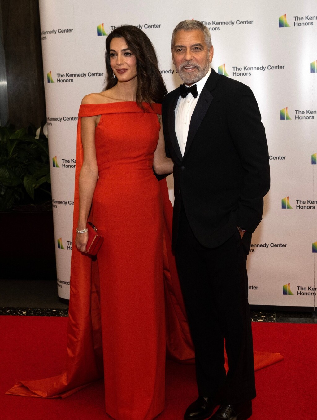 Amal i George Clooney na crvenom tepihu