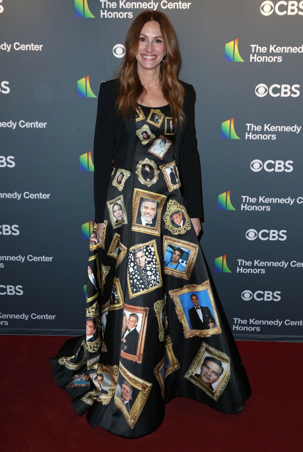Julia Roberts u haljini ukrašenoj fotografijama Georgea Clooneya