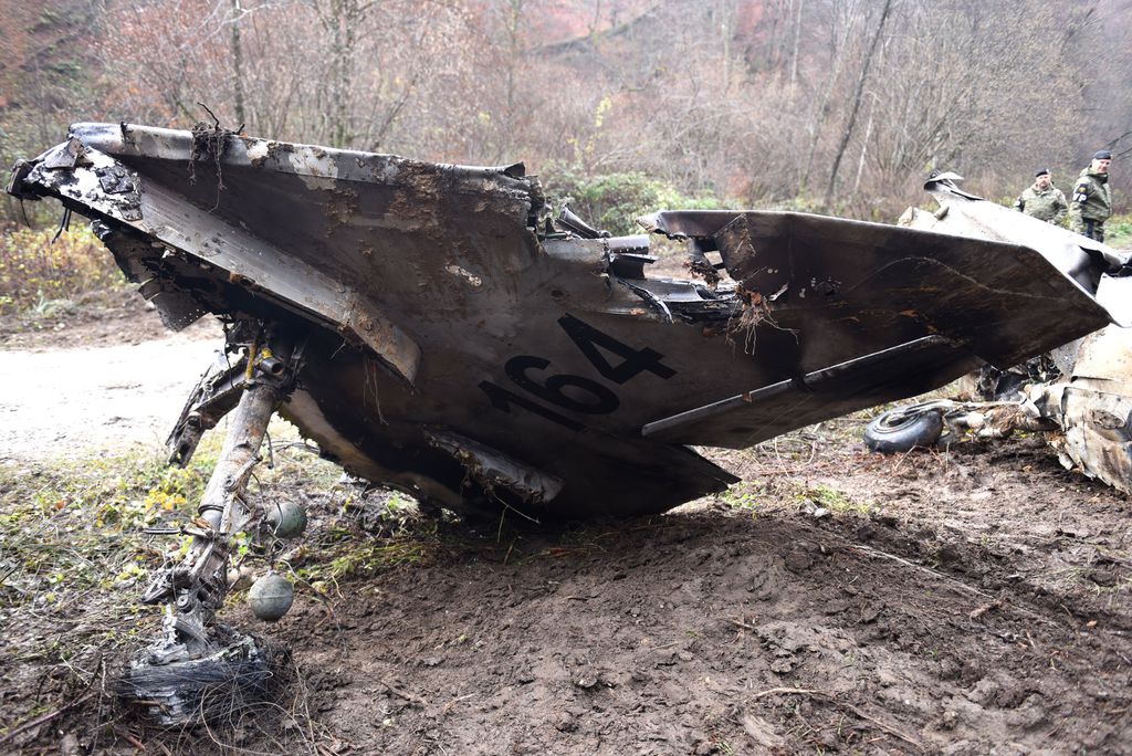 Dijelovi srušenog aviona MiG-21 pronađeni i prevoze se u Zagreb