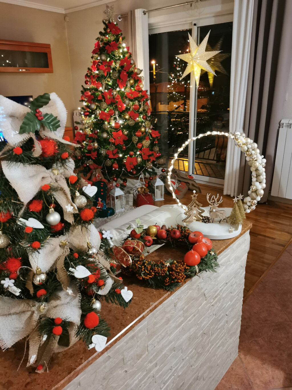 Božićno uređenje kuće Daniele Bobanović iz Rijeke u crveno-zlatnoj kombinaciji - 2