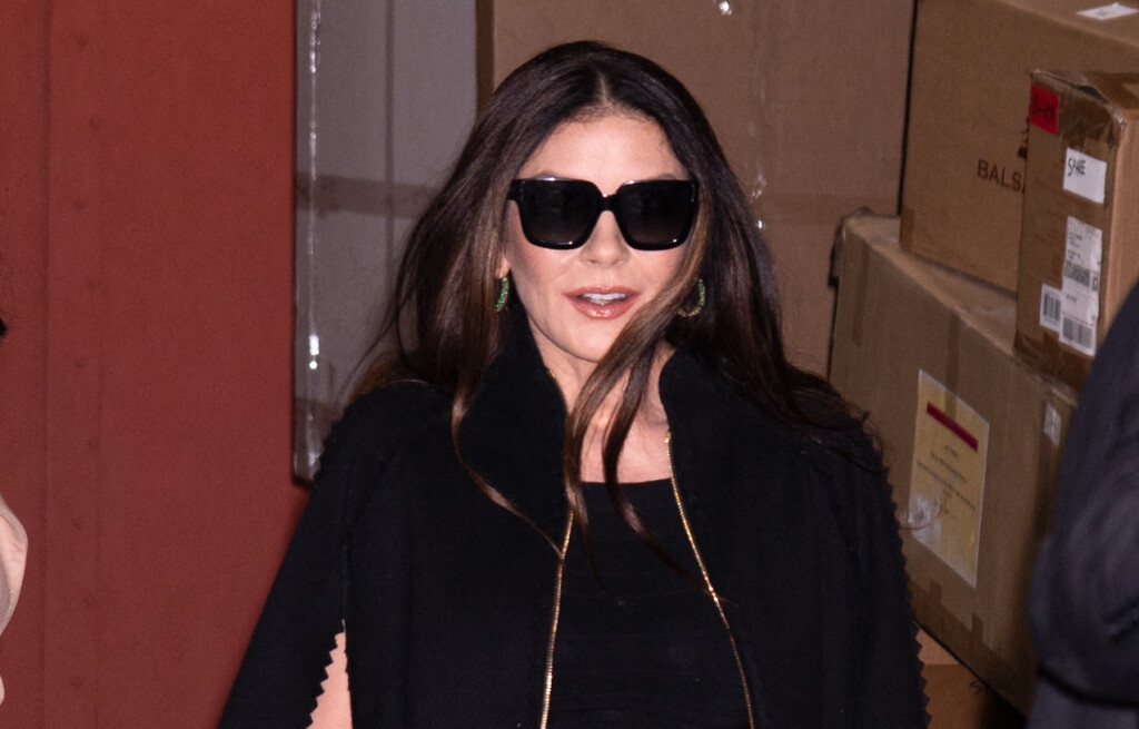 Catherine Zeta-Jones nosi cipele s punom petom od pleksiglasa Maison Martin Margiela for H&M - 5